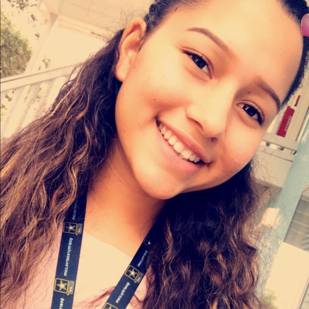 Meet your Posher, Lorena